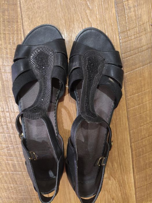 Продам черные и бежевые босоножки