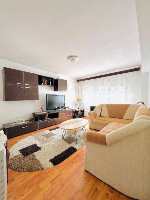 Închiriez apartament