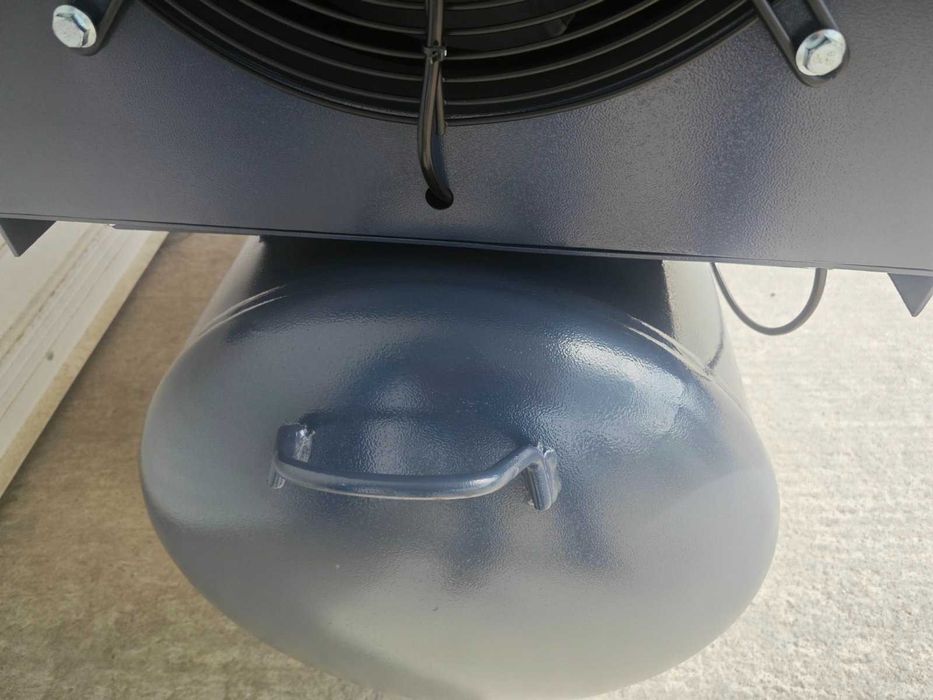 Винтов компресор с променлива честота и изсушител