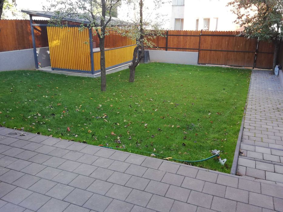 Dau in chirie cladire de 500 mp superfinisat, compus din 4 apartamente, momentan amenajat birouri, teren 600 mp, imrejmuit, str Meteor si Observator