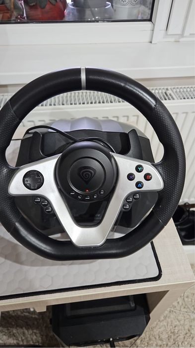 Volan genesis + pedale folosit de 4 ori