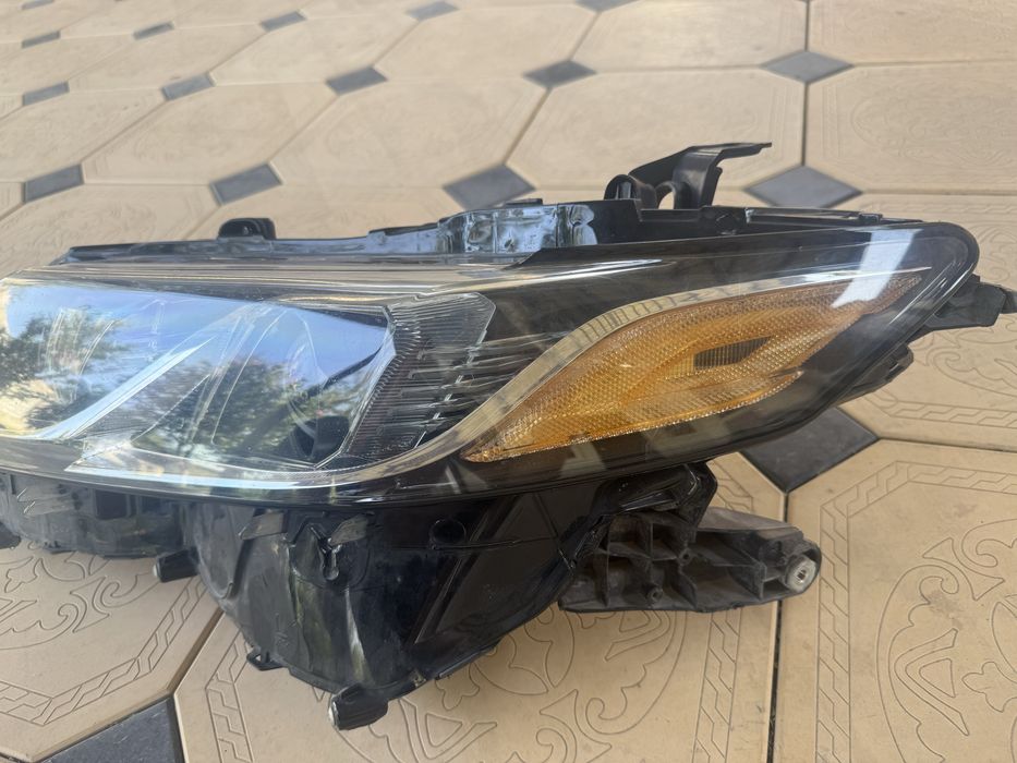 Фара на камри 70/75 американец