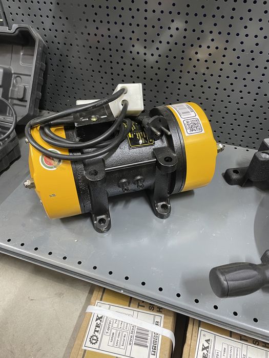 Площадочный вибратор