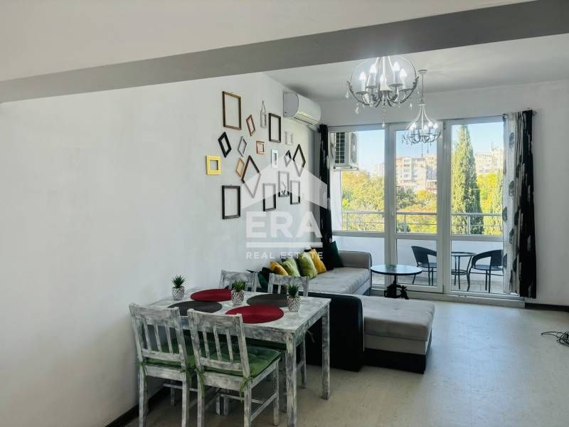 Дава се под наем Тристаен апартамент в Варна, Център - 90 кв.м за 665 € - Снимка #2