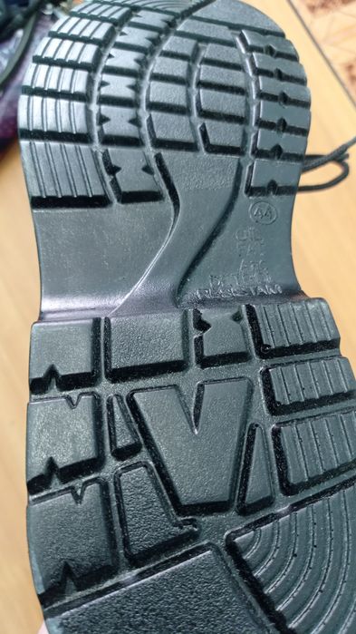 Продам берцы 44 размера (НОВЫЕ)