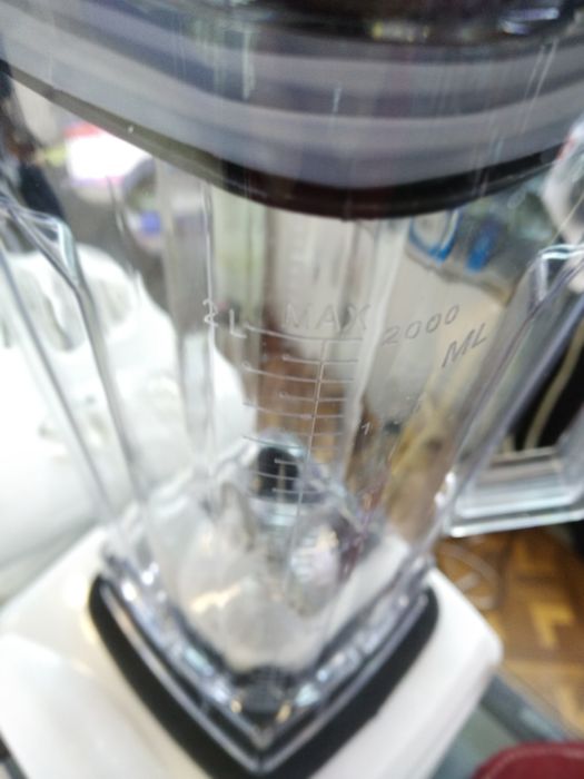 Профессиональный блендер 2000вт металлическое крепление объем 2 л