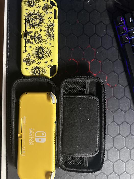 Nintendo switch lite  желтый