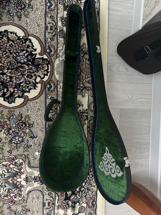 Домбыра сатылады кәсіби