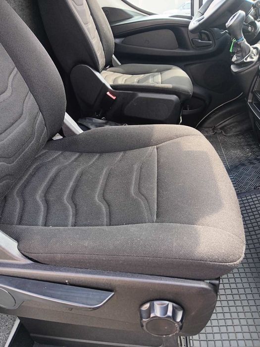 Товарен бус IVECO под наем АВТОМАТИК