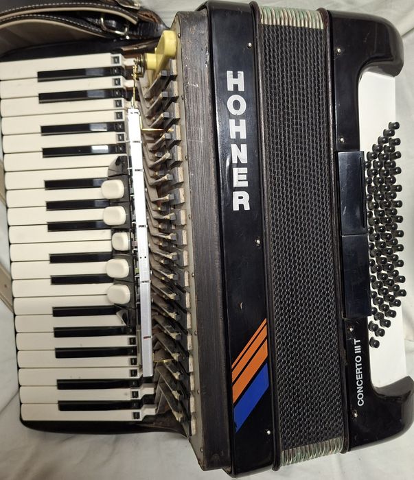 Акордеон HOHNER Concerto 72basa