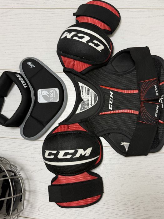 Продам экипировку для хоккея 6-7 лет