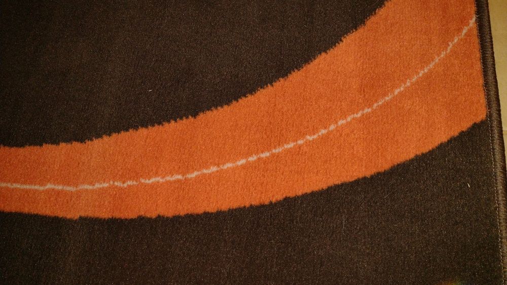 чисто Нов топъл килим,36€ много мек