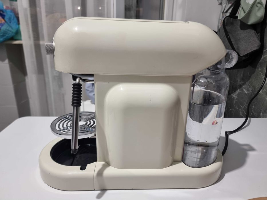 Nespresso Maestria Cofee and milk
