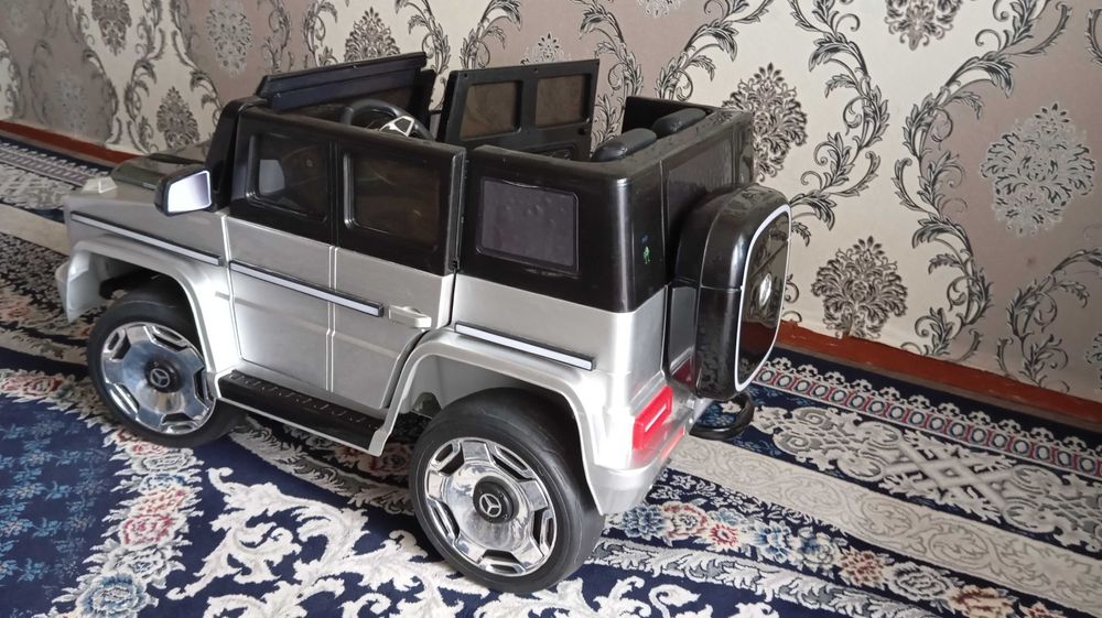 Bolalar mashinasi sotiladi.