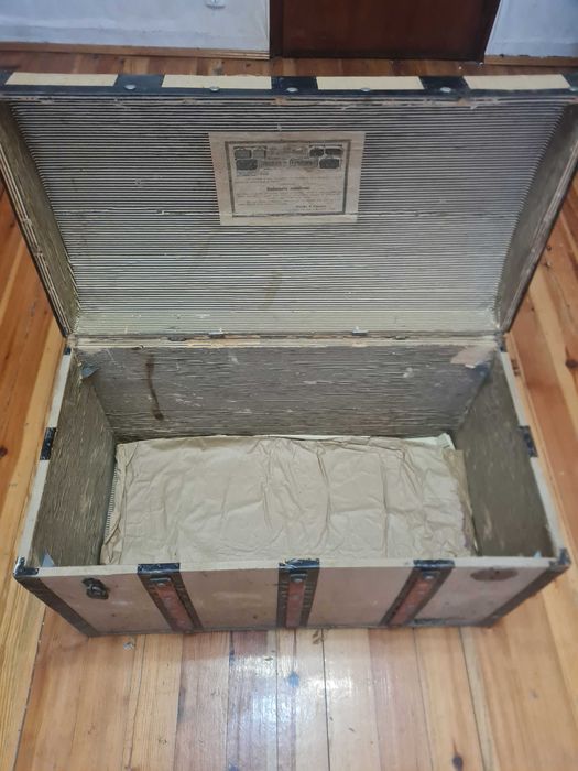 Продавам старинен сандък от 1890 год.