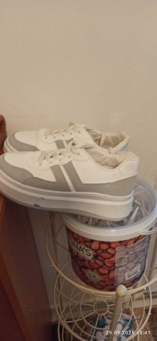 Продават се унисекс Спортни обувки