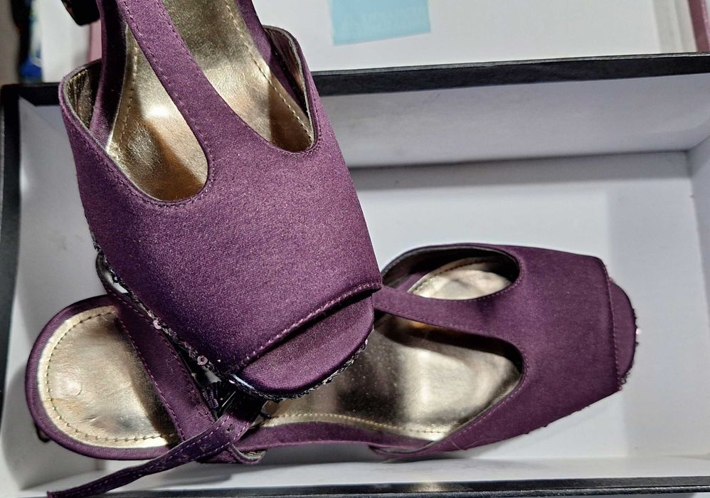 Босоножки вечерние.