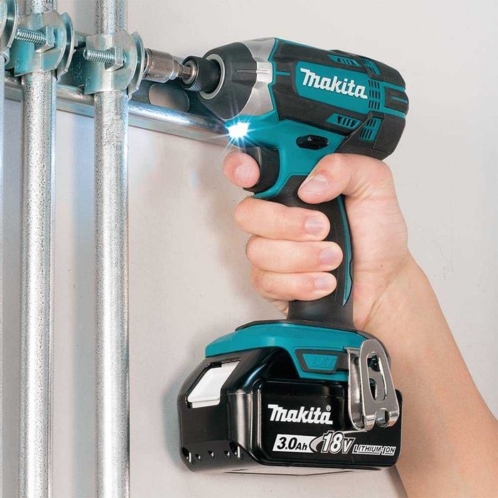 Импакт Акумулаторен ударен винтоверт Makita DTD152 18V 165Nm СамоТяло