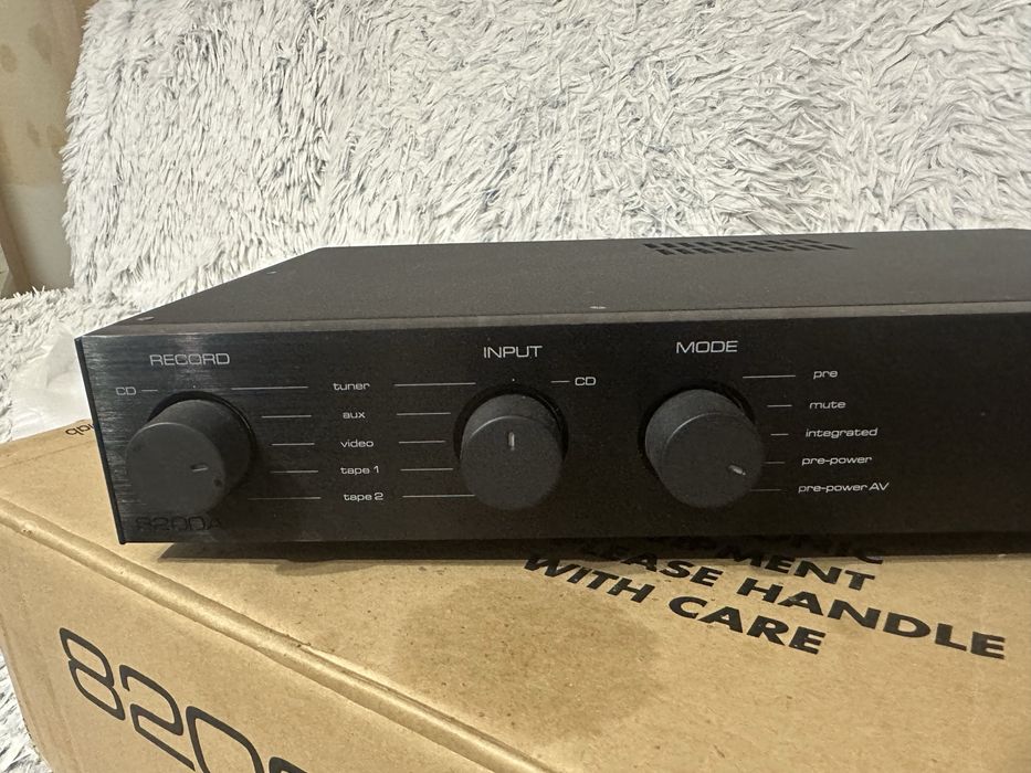 Audiolab 8200a английски усилвател