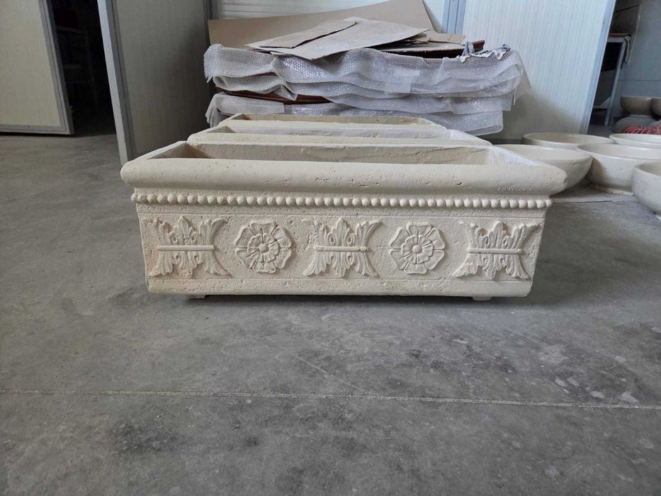 Jardinere din travertin sau ciment