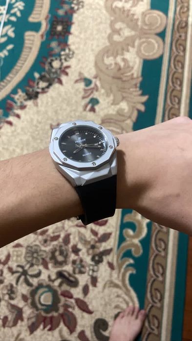 Часы Hublot QUARTZ