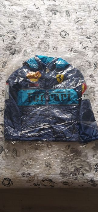 Продам детскую куртку сезон весна-осень