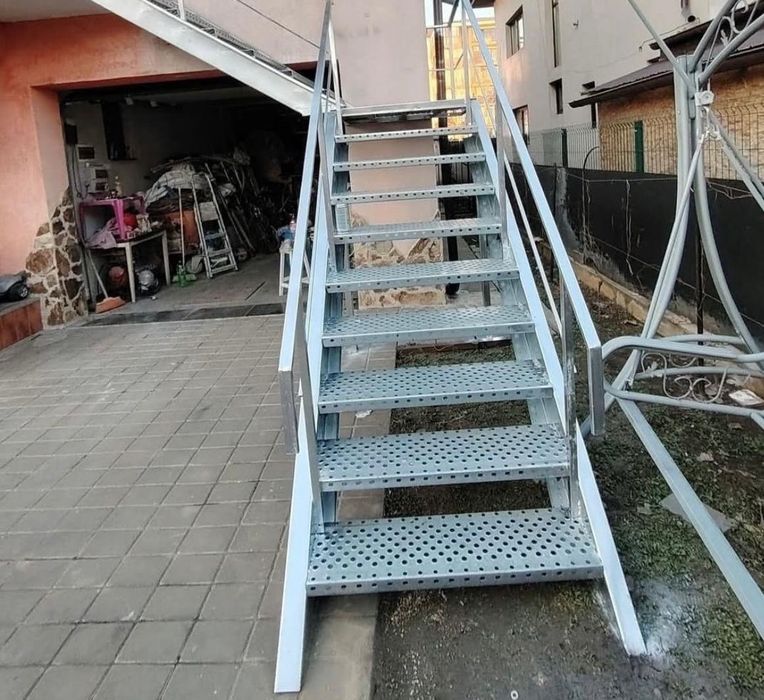 Scări metalice zincata