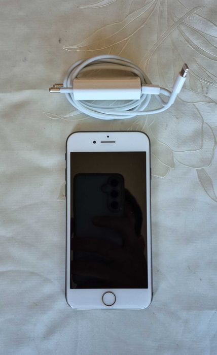 iPhone 8 defect, nu pornește – pentru piese sau reparație + cablu