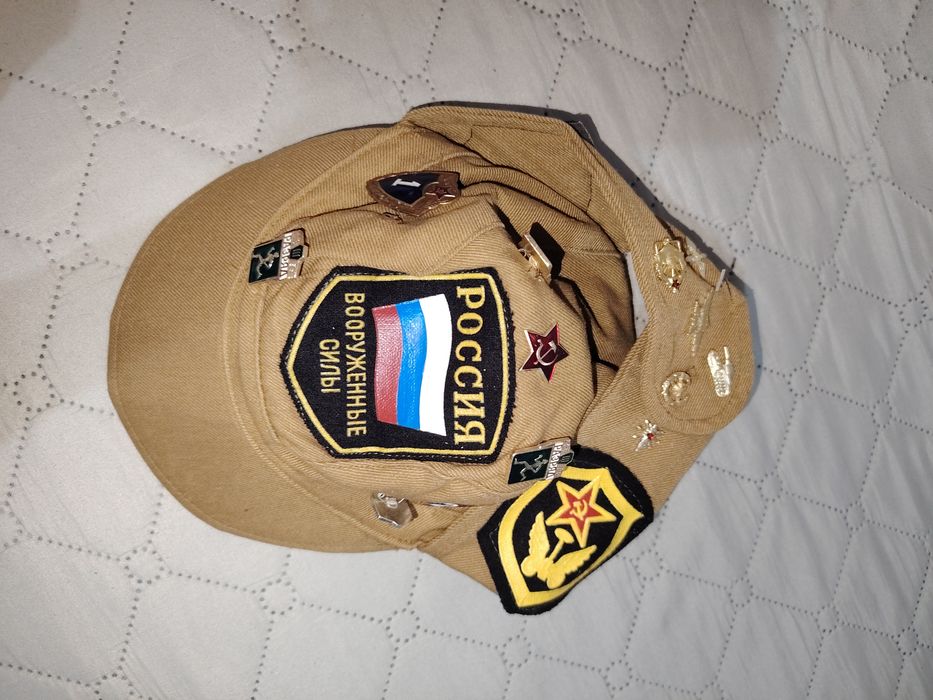 Нови шапки с козирка