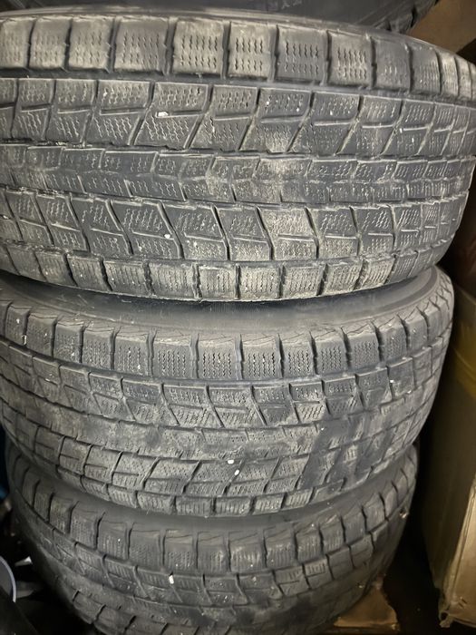 Продам зимние шины с дисками 31’ 265/70/R15