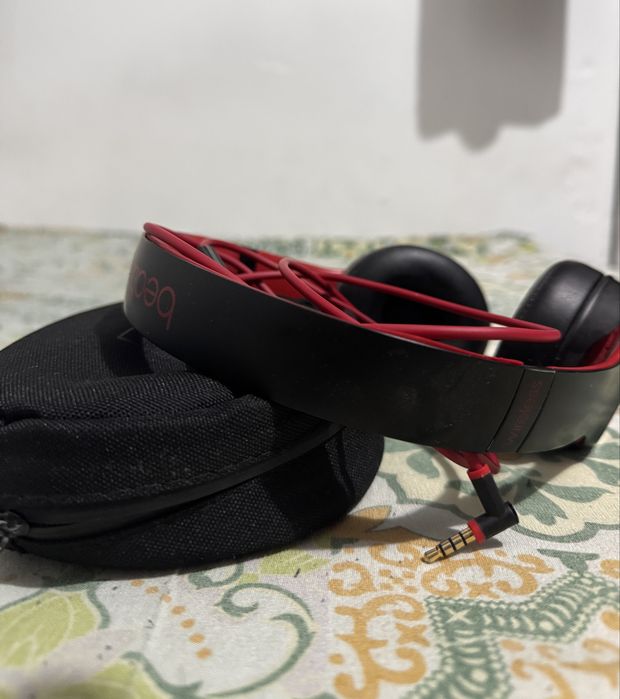 Beats Solo3 Wireless – черно-красные