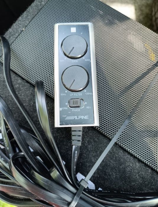 Субуфер Alpine SWE 815-8" 150W с вграден усилвател и дистанционно