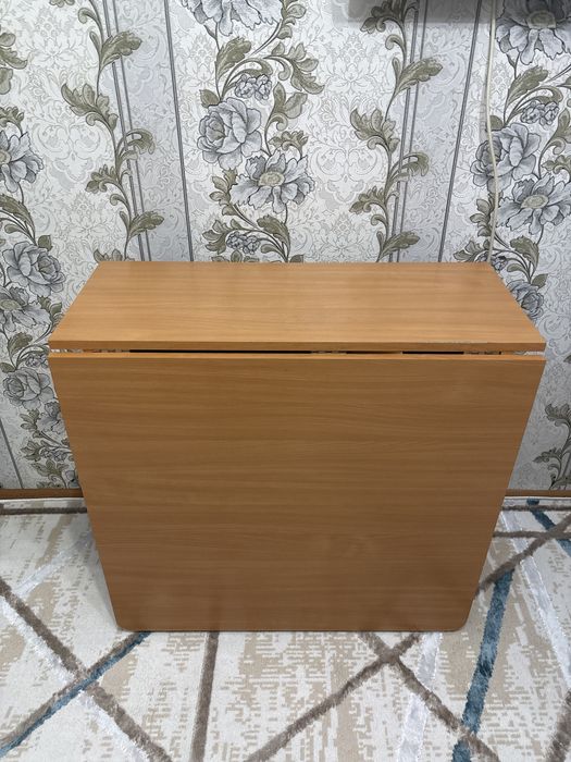 Стол книжка гостинный