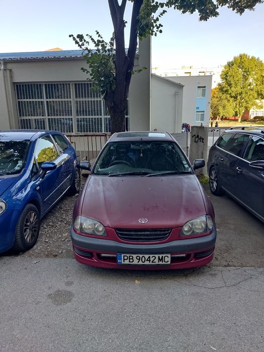 Тойота Авенсис 1.8