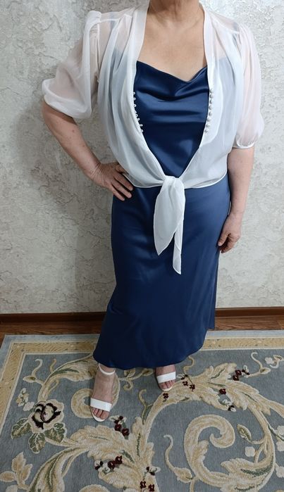 Продам платье за 10 тысяч тг