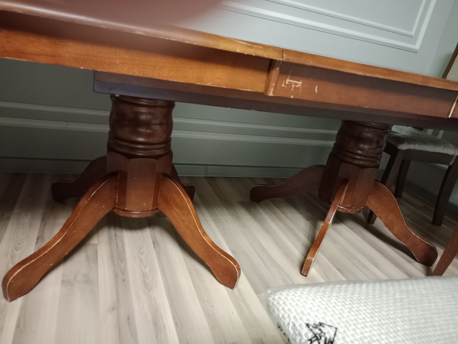 Стол со студьями