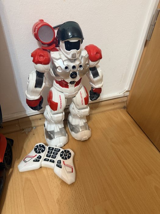 Robotel interactiv cu telecomanda