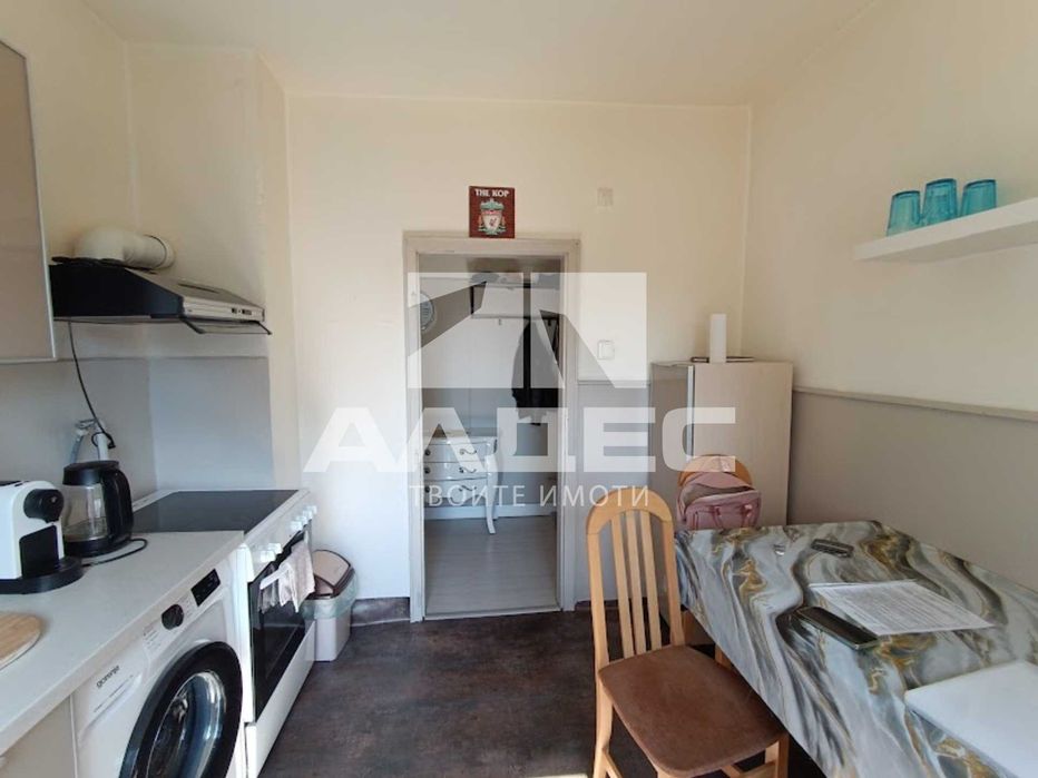 Продава се обзаведен тристаен ап. в Красна Поляна 2!