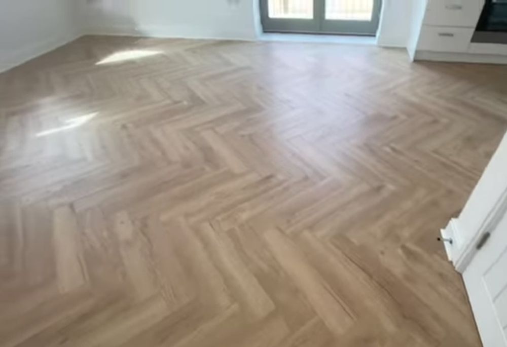 Полга Ламинат килиш хизматлари