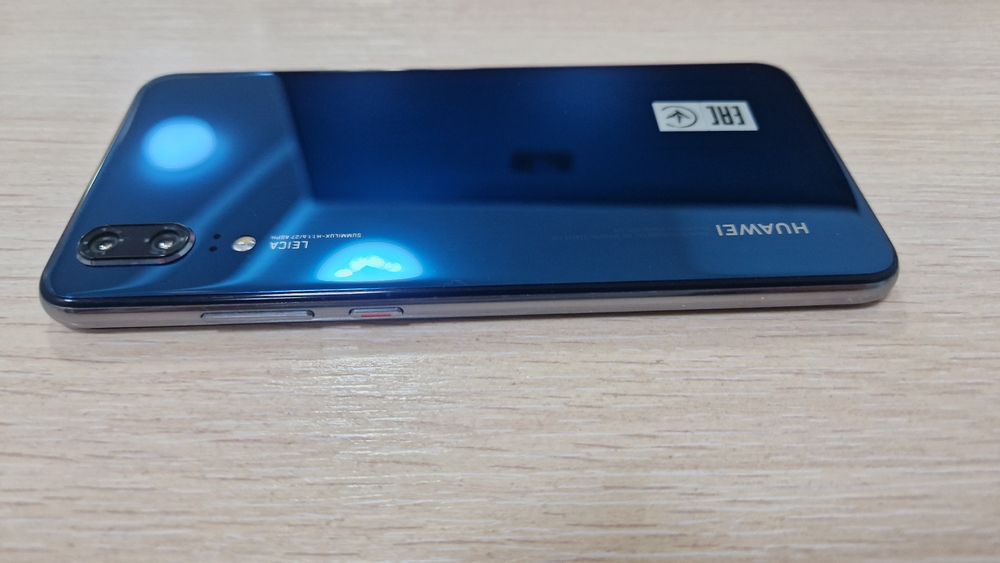Телефон  huawei p 20