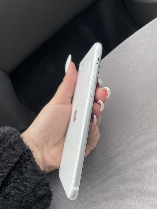 Iphone se 2020 втора употреба.
