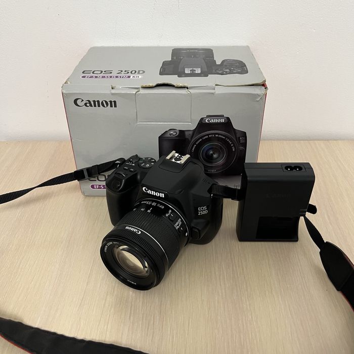 Зеркальный фотоаппарат Canon 250d / rebel SL3