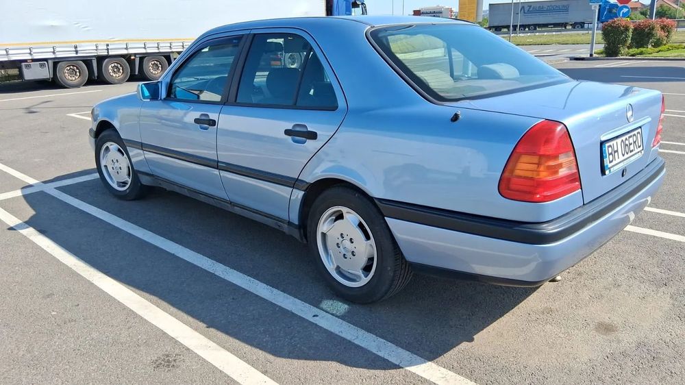 Mercedes-Benz C-Class 1994 diesel, 5.714 € — imagine 5