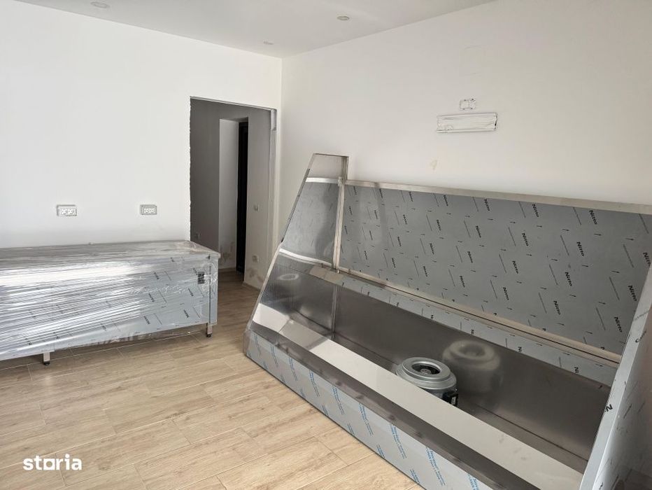 Spatiu comercial in statia de autobuz, stradal cu teren !