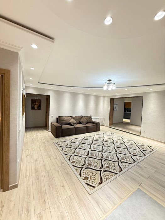 Продается 4/2/4 на Ойбек V1102