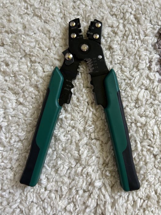 Продам рещетка шприц краны сгоны