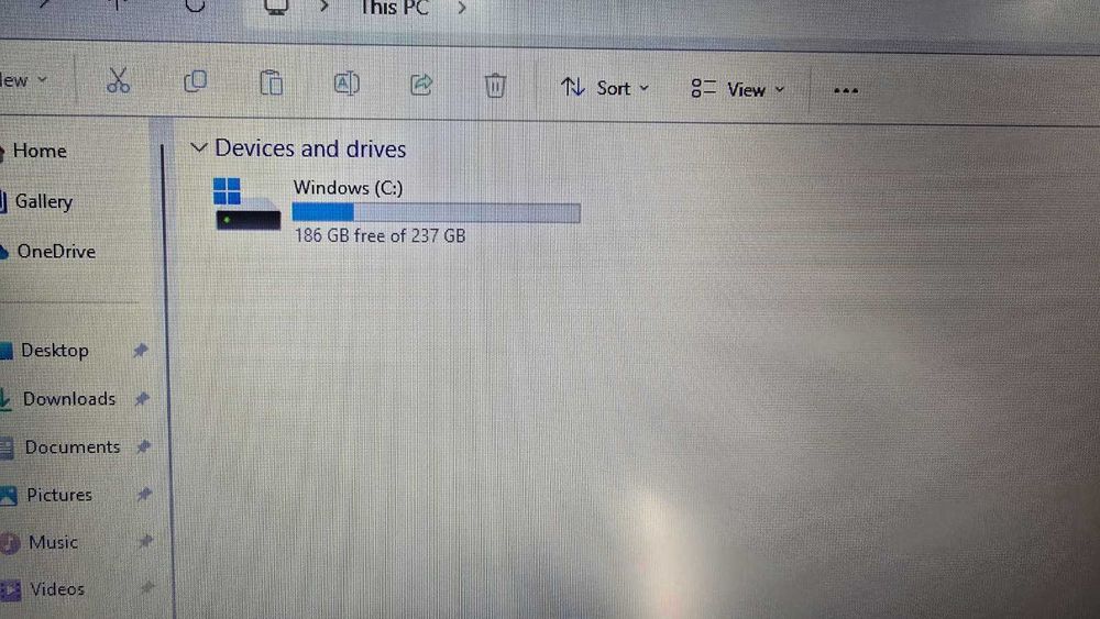Лаптоп HP 17.3" HD+ 256GB SSD , 8GB RAM