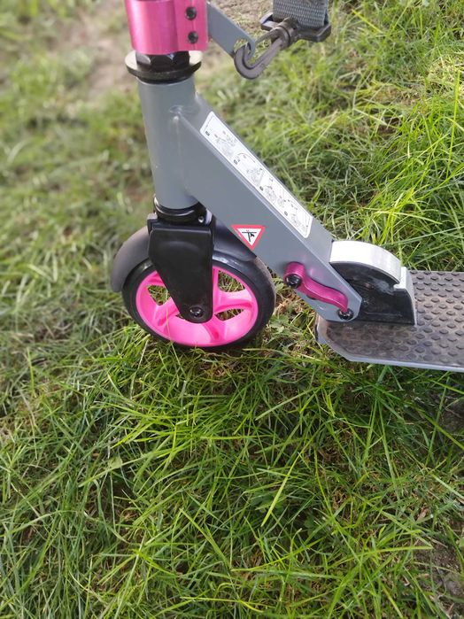 Детска алуминиевата тротинетка