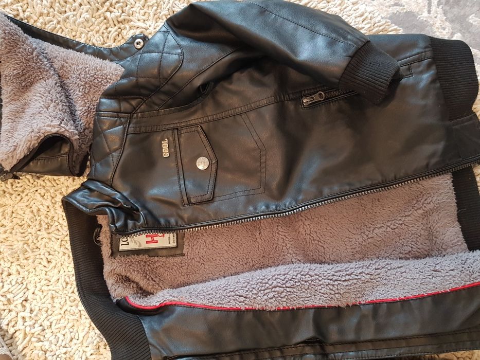 Кожаная куртка на мальчика 6-7 лет