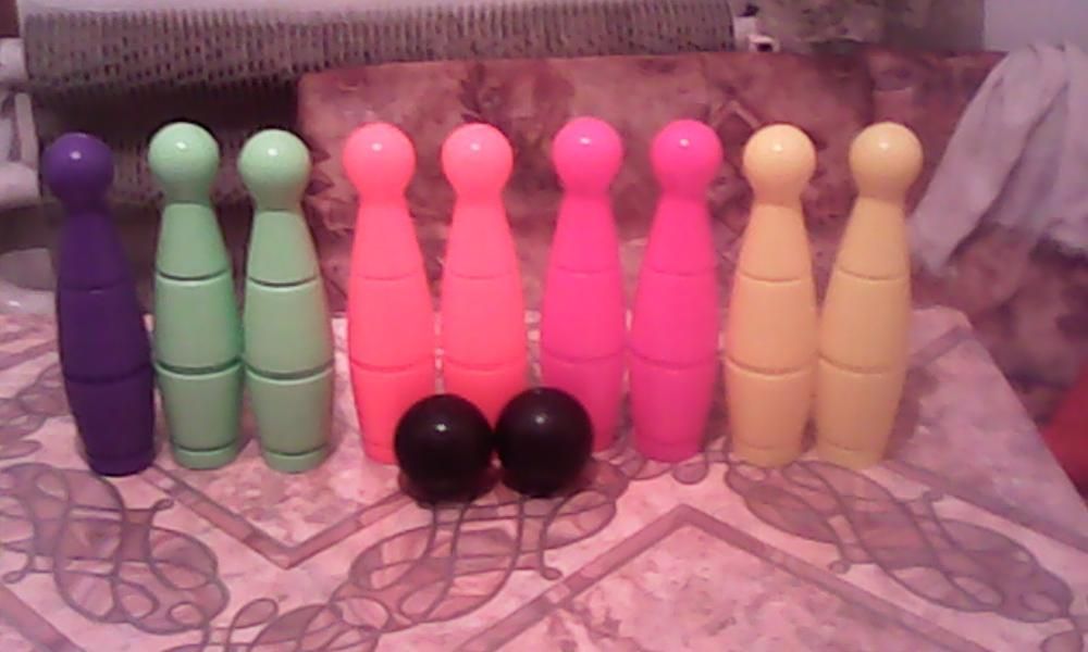 9 бр. КЕГЛИ - комплект с 2 бр. топки - цена- 15.00лв.